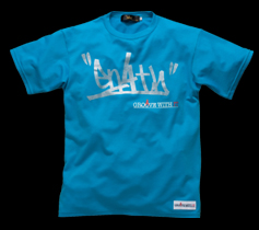 ［MENS］タギングロゴプリントTシャツ/ターコイズ×シルバー
